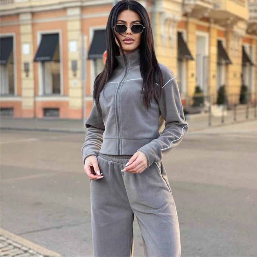 Damen Kurzgeschnittenes Zip-Oberteil mit lockerfallender High-Waist-Loungehose Shop Nory