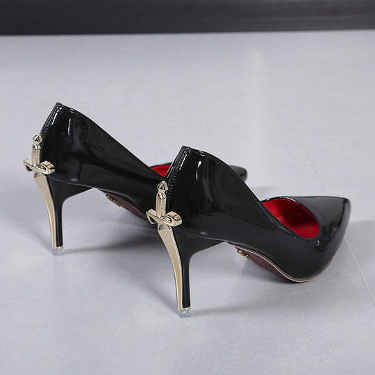 Damen extravagante Lack-Pumps mit dolchförmigem Metallabsatz Shop Nory