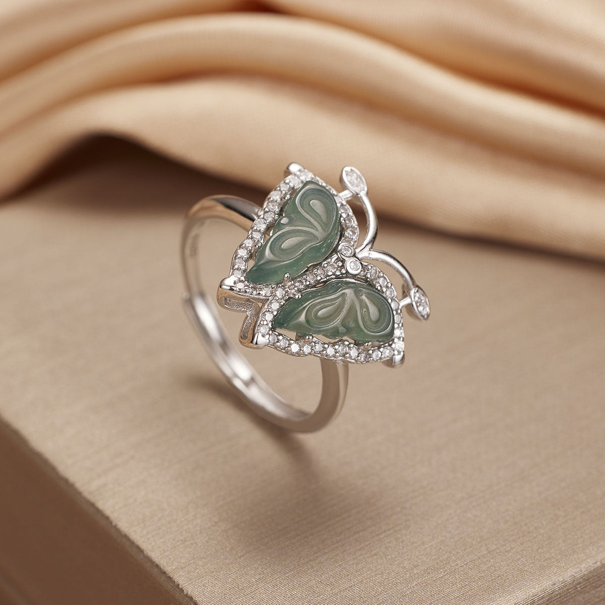 Damen Ring mit kunstvollem Schmetterlingsdesign und hochwertigen grünem Jade Shop Nory
