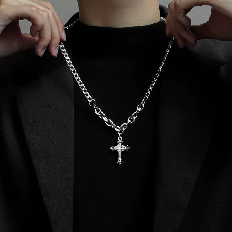 Damen Halskette mit großem Kreuzanhänger aus Edelstahl und funkelnden Zirkonia Shop Nory