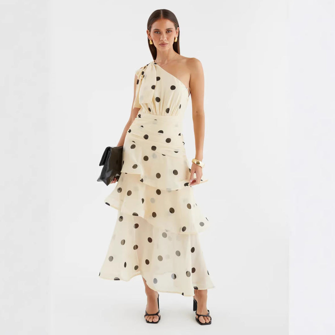Damen Maxikleid mit asymmetrischem Schulterdesign und voluminösem Rock Shopnory