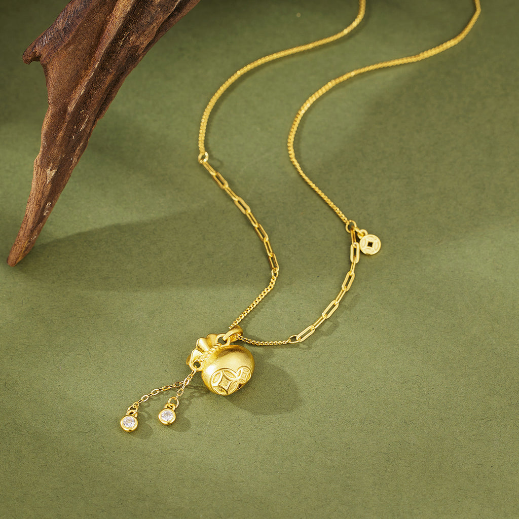 Damen Halskette mit einzigartigem Anhänger aus hochwertigem Gold und funkelnden Details Shop Nory