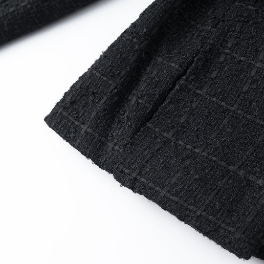 Damen Kurzjacke aus Bouclé‑Tweed mit Rundhals, goldenen Zierknöpfen und Bindegürtel Shop Nory