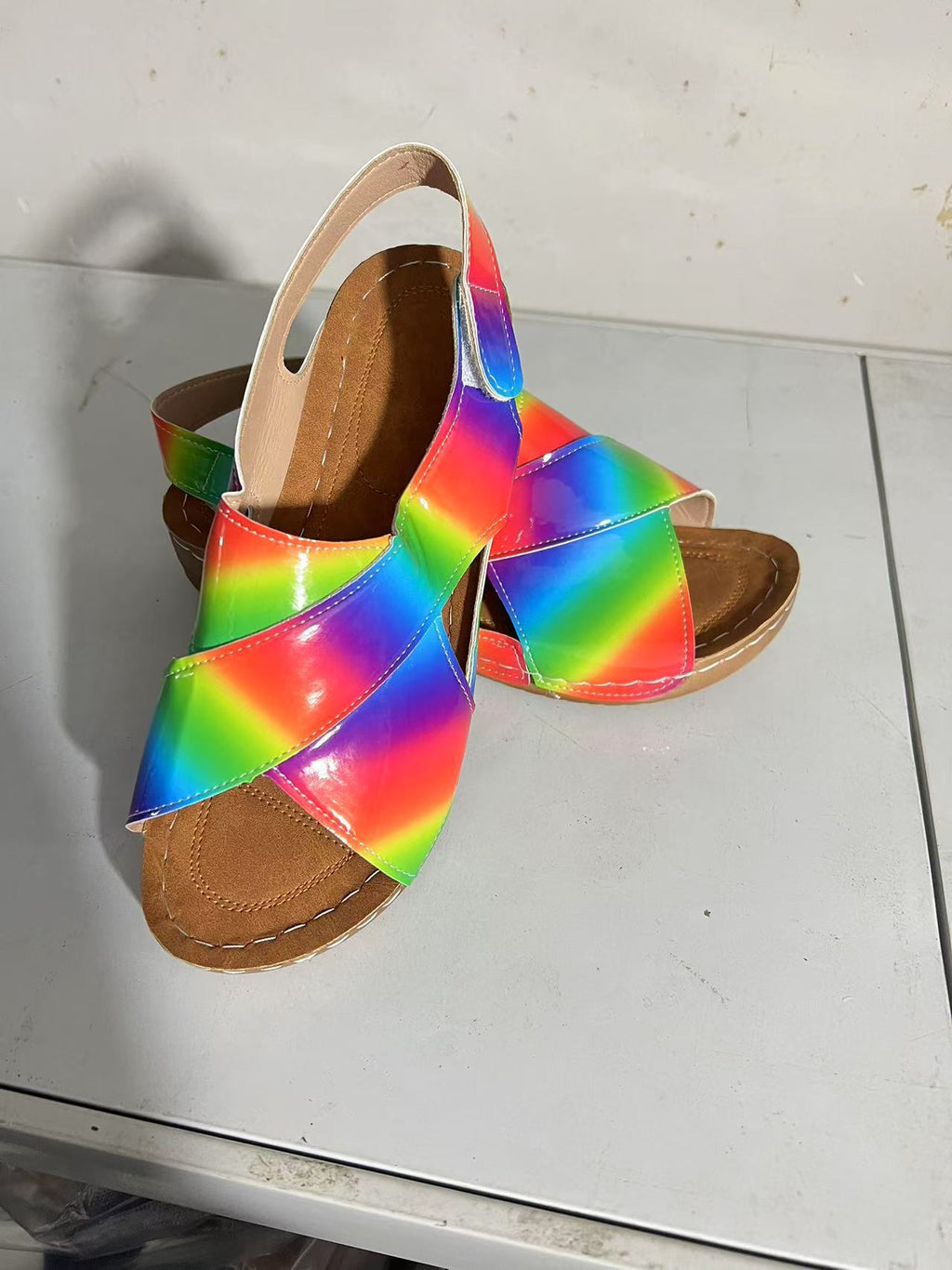 Damen modische Sandalen mit verstellbarem Riemen und anatomischem Fußbett Shopnory