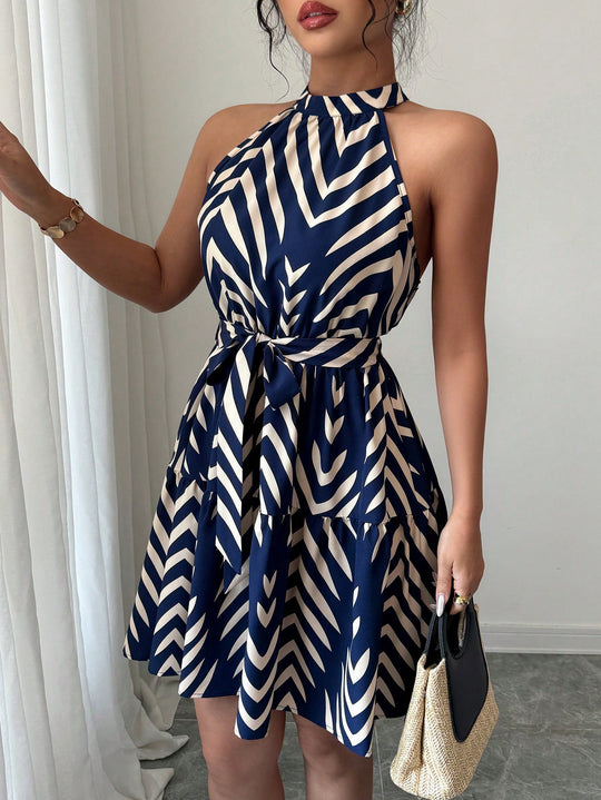 Damen Gestuftes Chiffon‑Sommerkleid mit Neckholder, Taillengürtel und grafischem Print Shop Nory