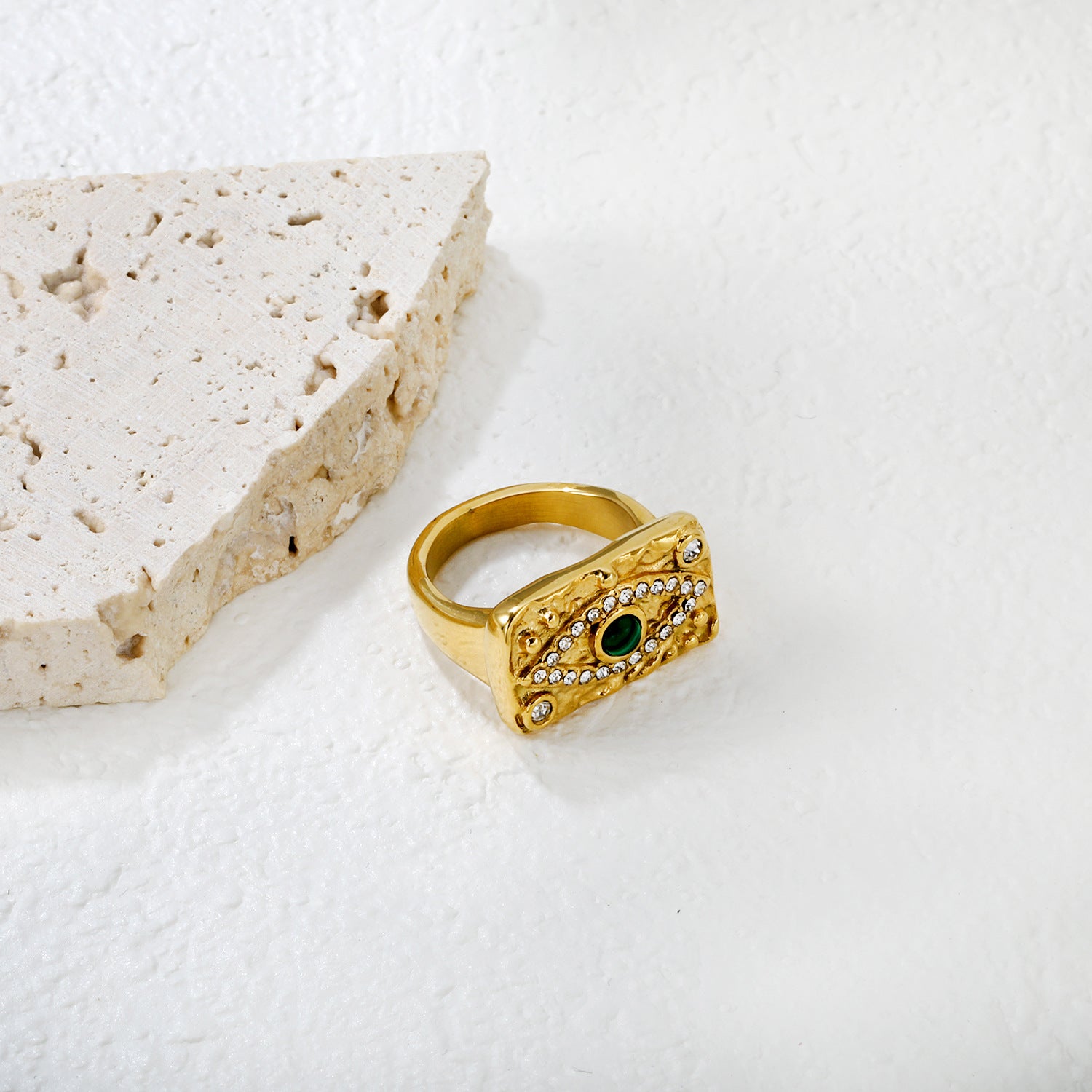 Damen Ring mit kunstvollem Design aus goldplattiertem Edelstahl und Edelstein-Akzenten Shop Nory