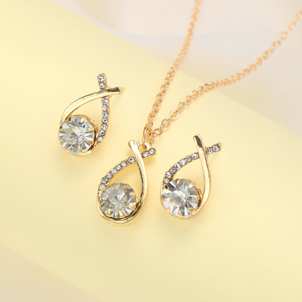 Damen Schmuckset mit funkelndem Anhänger und eleganten Ohrsteckern Shop Nory