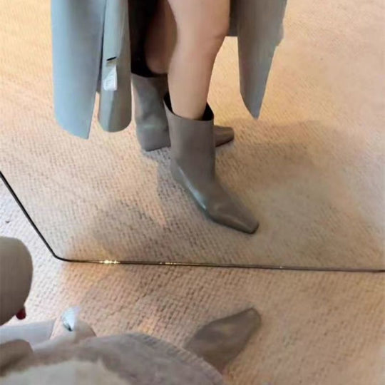 Damen Weiche kniehohe Slouch-Boots mit spitzer Zehenform und ergonomischer Flachsohle Shop Nory