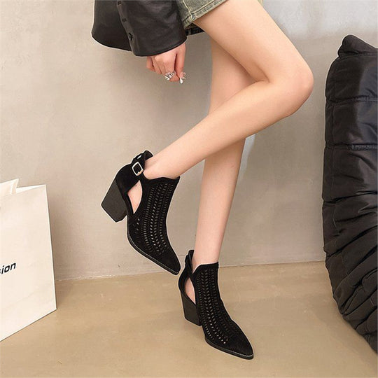 Damen Wildleder‑Ankleboots mit Laserperforation, spitzer Zehenform und verstellbarem Fersenriemen Shop Nory