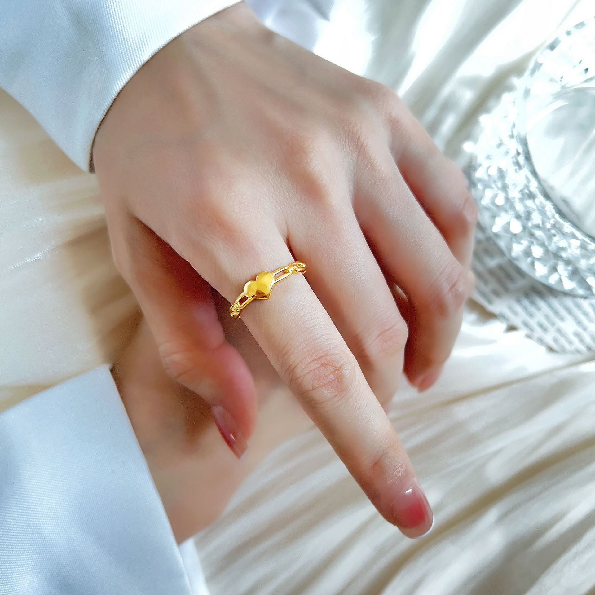 Damen Ring mit Herzmotiv und Kettendesign Shop Nory