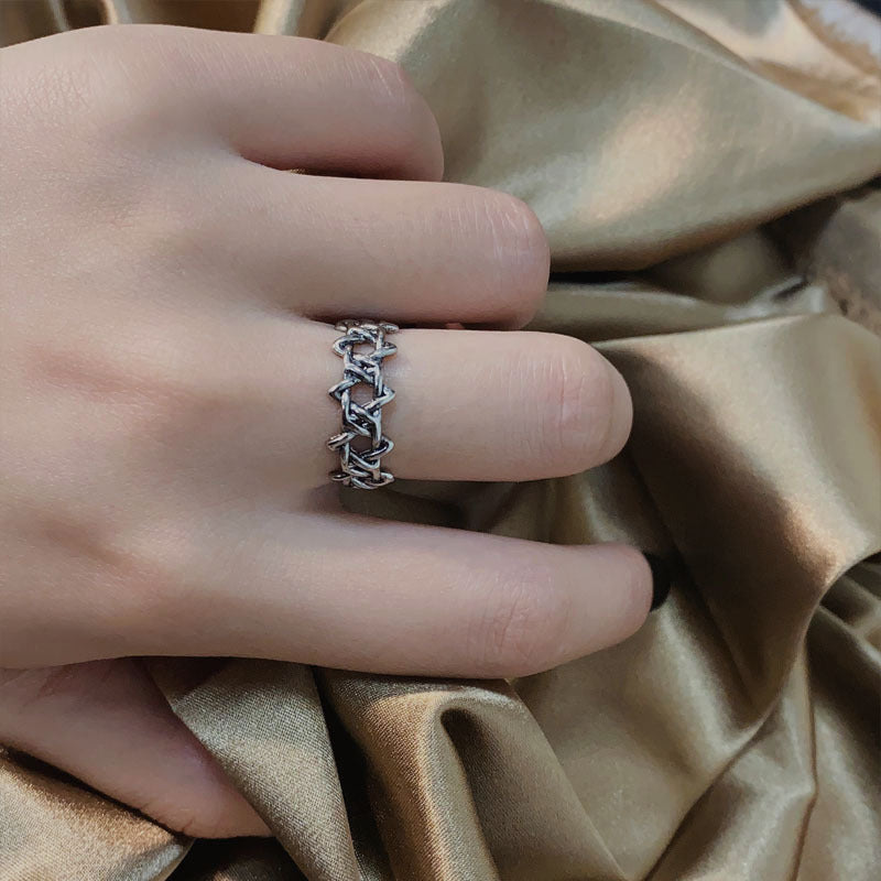 Damenring aus hochwertigem Edelstahl mit erhabenem Design und filigraner Verzierung Shop Nory