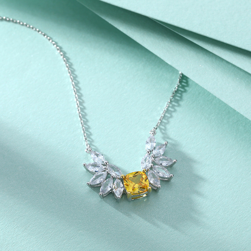 Damen Halskette mit funkelndem, quadratischem Hauptstein und eleganten Zirkonia-Besatz Shop Nory
