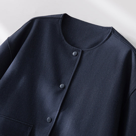 Damen Kurzjacke mit Rundhalsausschnitt, boxy Silhouette und aufgesetzten Pattentaschen Shop Nory