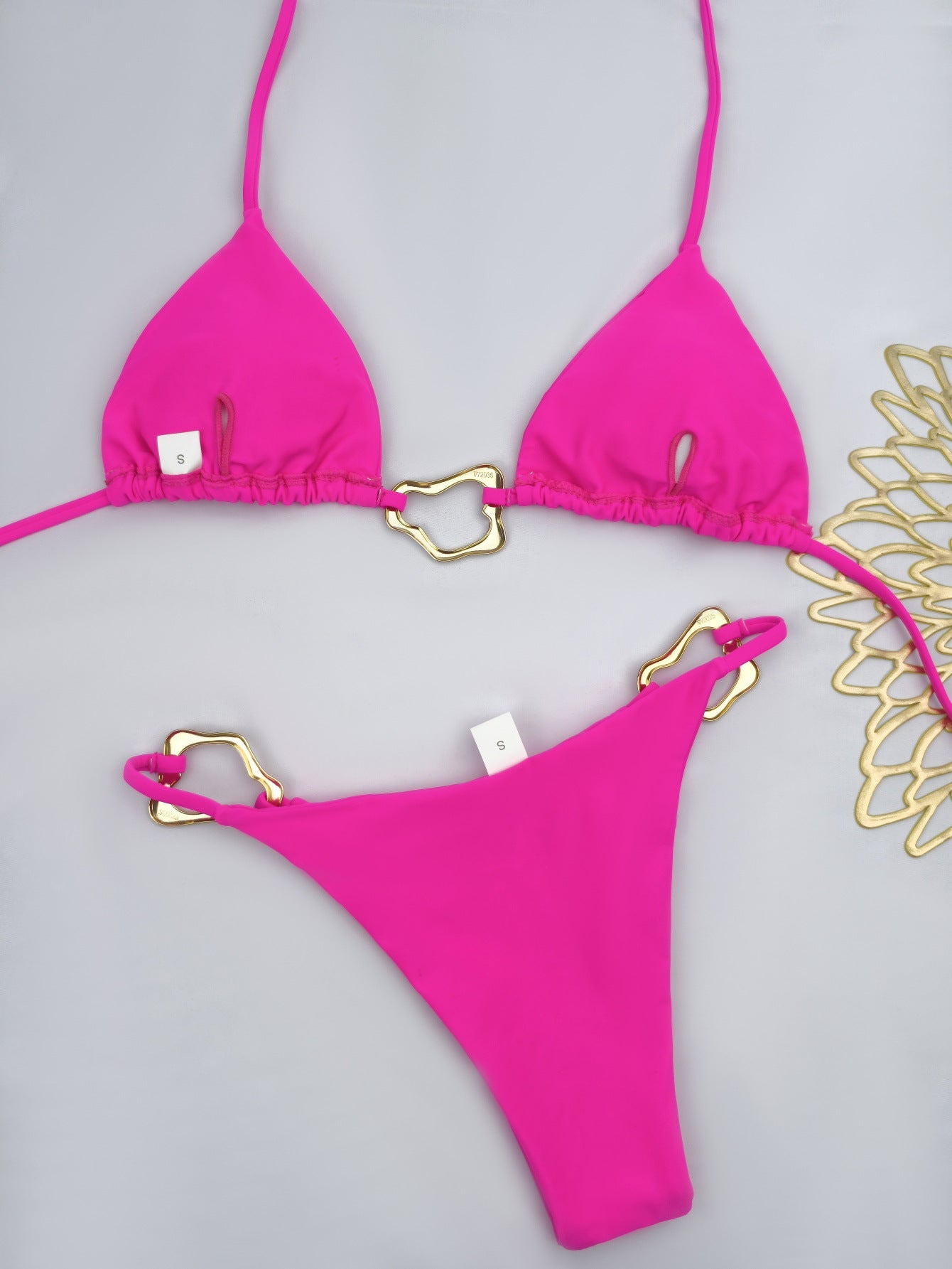 Damen Triangel-Bikini mit stilvollen Goldakzenten