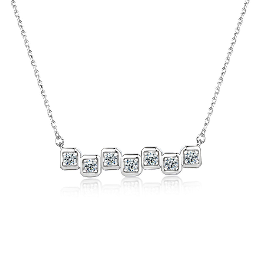 Damen Halskette mit funkelnden Zirkonia-Elementen und modernem Design Shop Nory