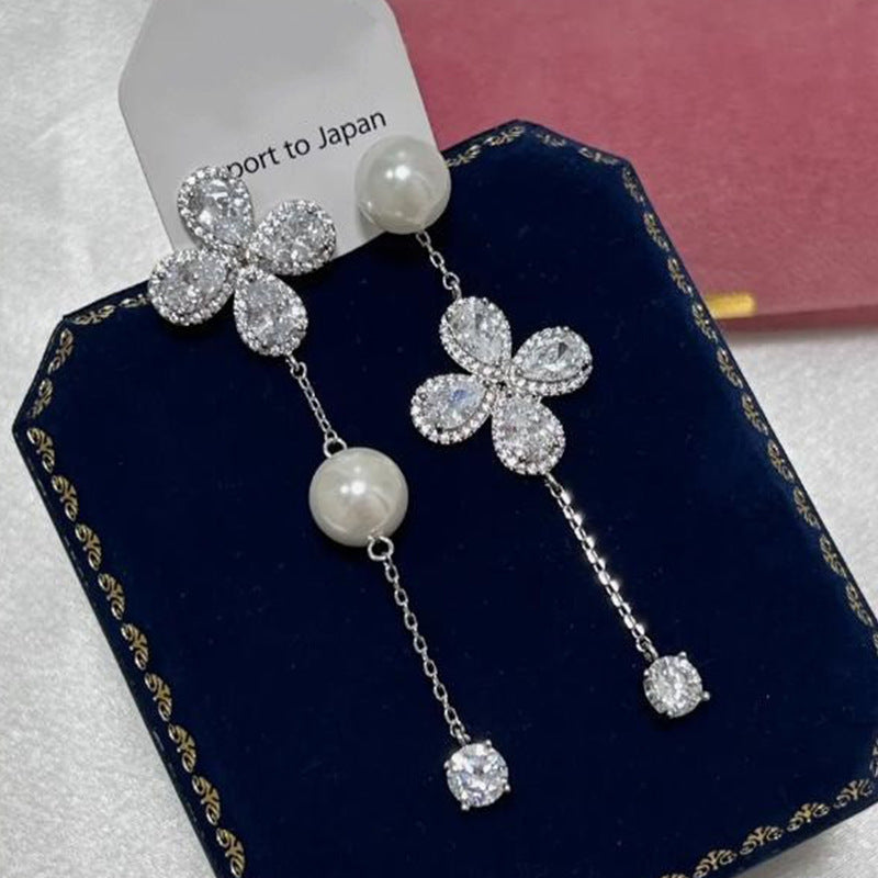 Damen Ohrhänger mit floralem Design, funkelnden Zirkonia und Perlenakzenten Shop Nory