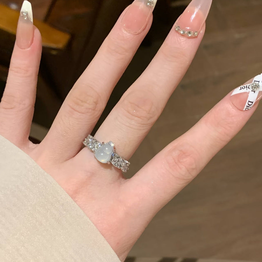 Damenring mit elegantem Tropfenstein und funkelnden Zirkonia Shop Nory