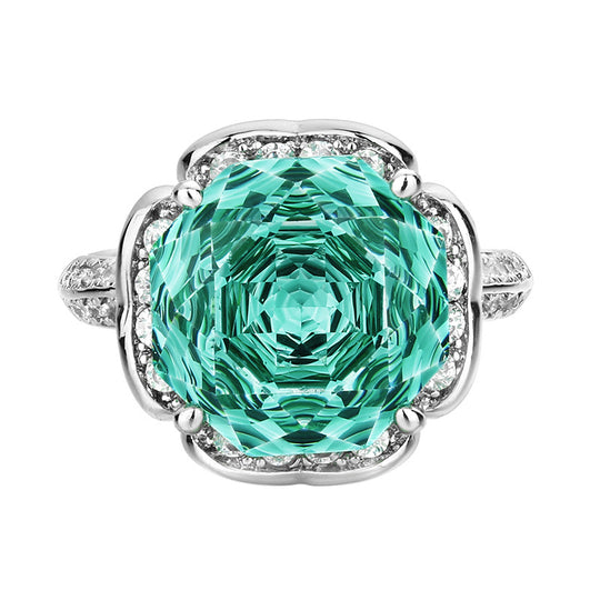 Luxuriöser Cocktailring aus Sterlingsilber mit Halo, großem facettiertem synthetischen Edelstein und Pavé-Band