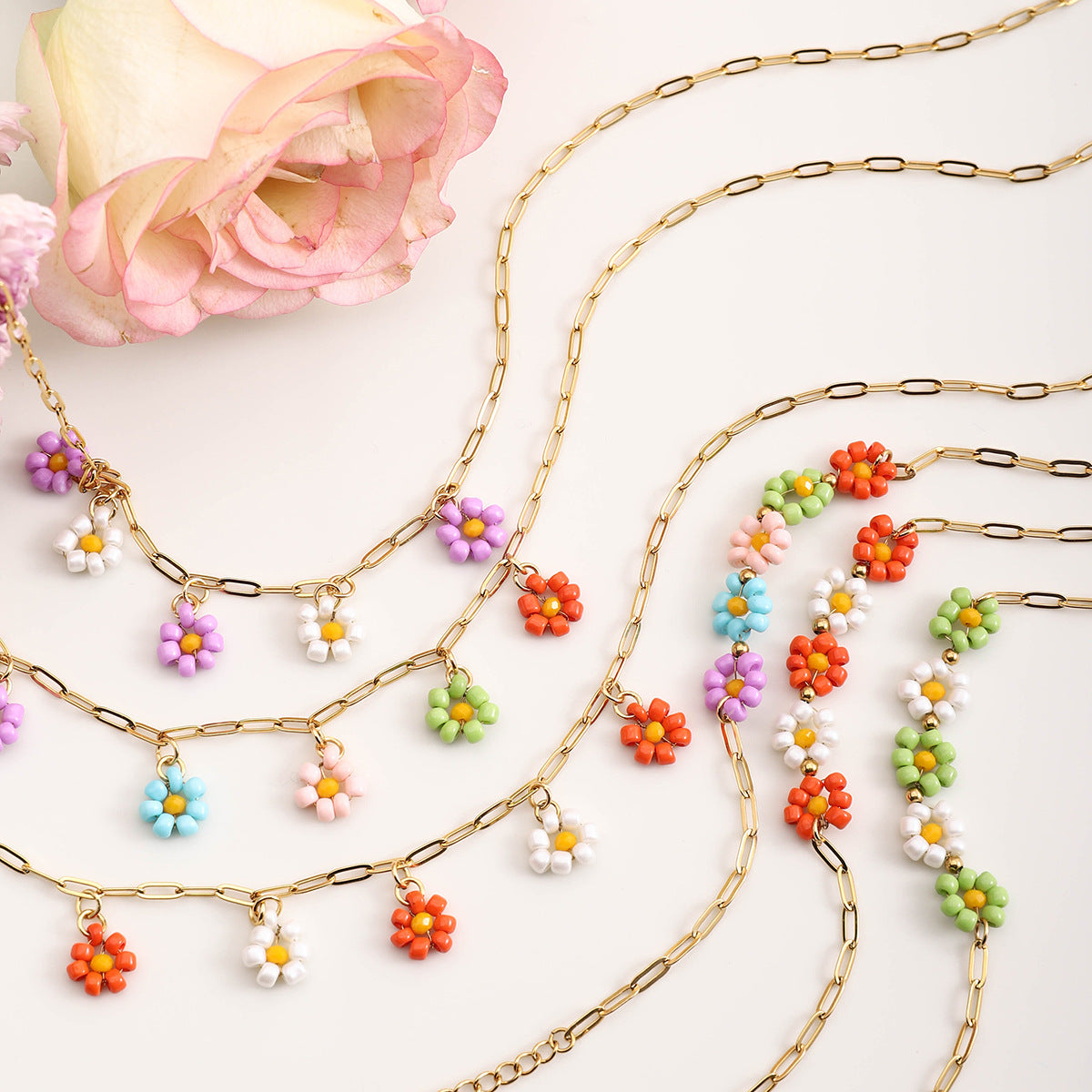 Damen Halskette mit bunten Blumenanhängern aus hypoallergenem Edelstahl Shop Nory