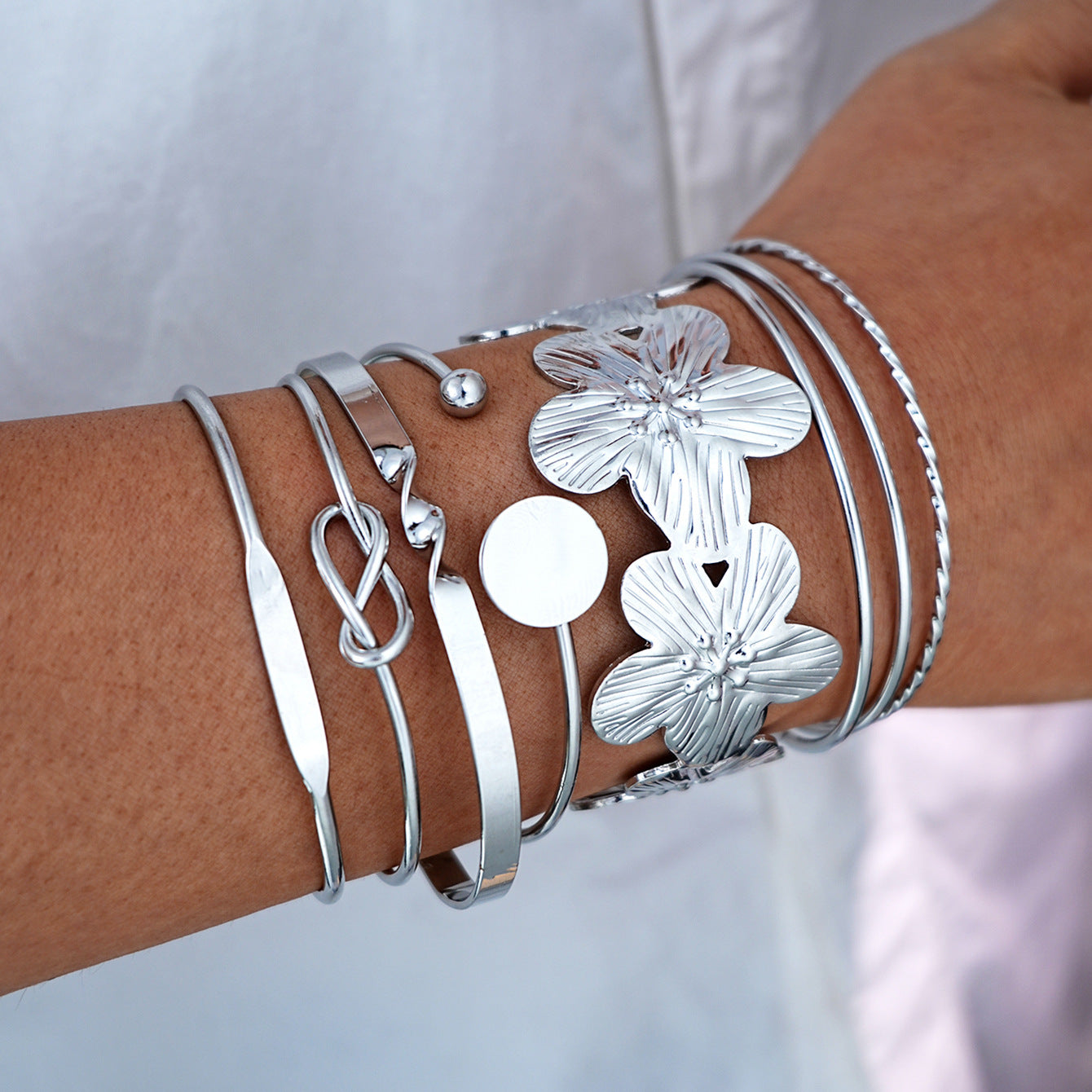 Damen Armreif-Set aus filigranen und künstlerischen Designs Shop Nory