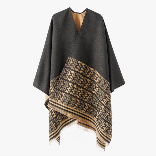 Damen Eleganter Cape-Überwurf im Kimono-Schnitt mit eingewebtem Monogramm und Fransensaum Shop Nory
