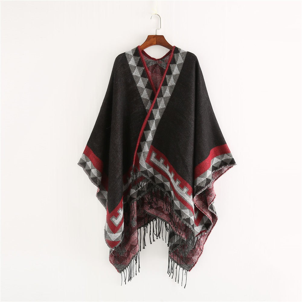 Damen Weichfallender Capeponcho mit Dreieck-Jacquard, Kontrastbordüre und Fransensaum Shop Nory