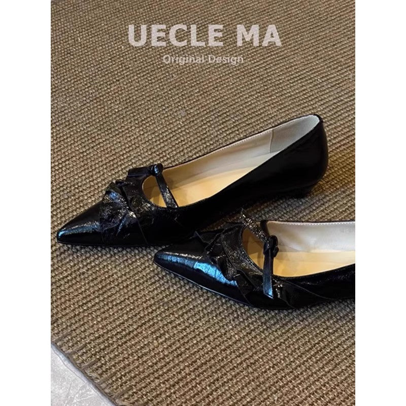 Damen Flache spitz zulaufende Lack‑Ballerinas im Mary‑Jane‑Stil mit Zierknoten und elastischem Riemen Shop Nory