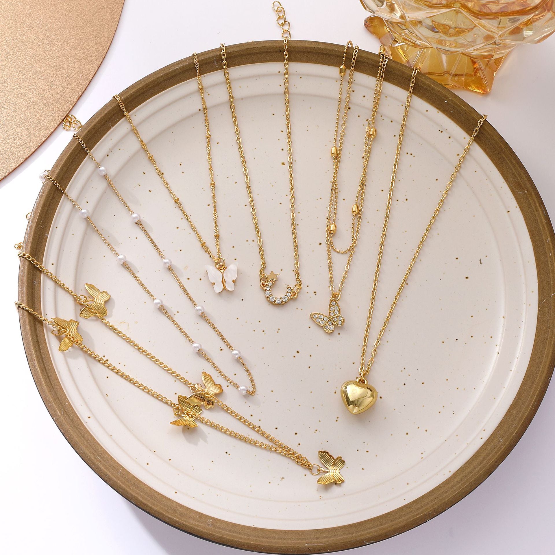 Damen Halskette Set aus feinen goldenen Ketten mit verspielten Anhängern Shop Nory