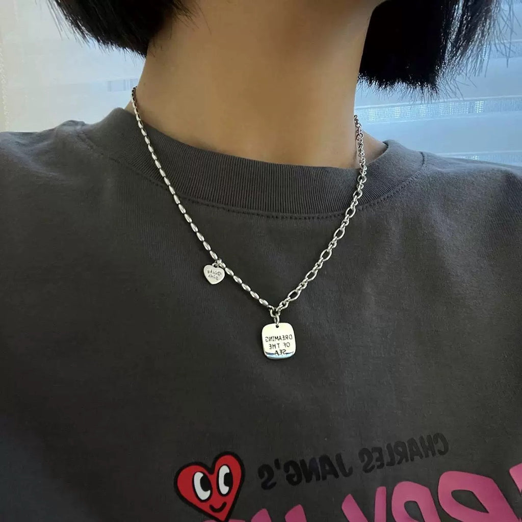 Damen Halskette mit gravierten Anhängern und stilvollen Designelementen Shop Nory