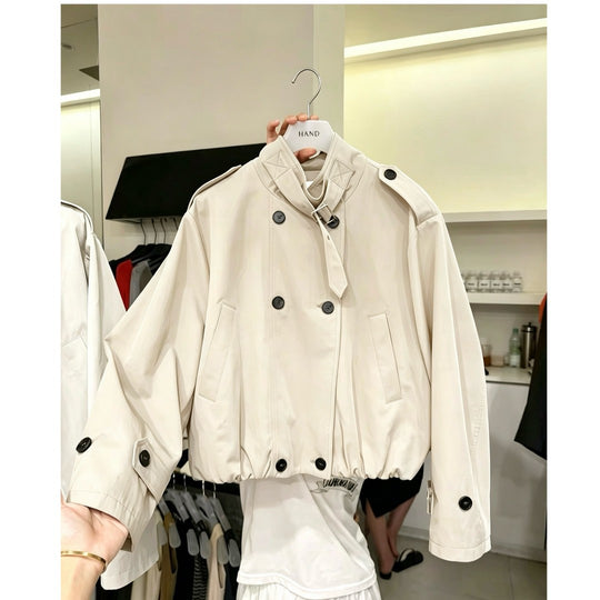 Damen Kurze Blouson‑Trenchjacke mit Stehkragen, doppelreihiger Knopfleiste und Gummizugsaum Shop Nory