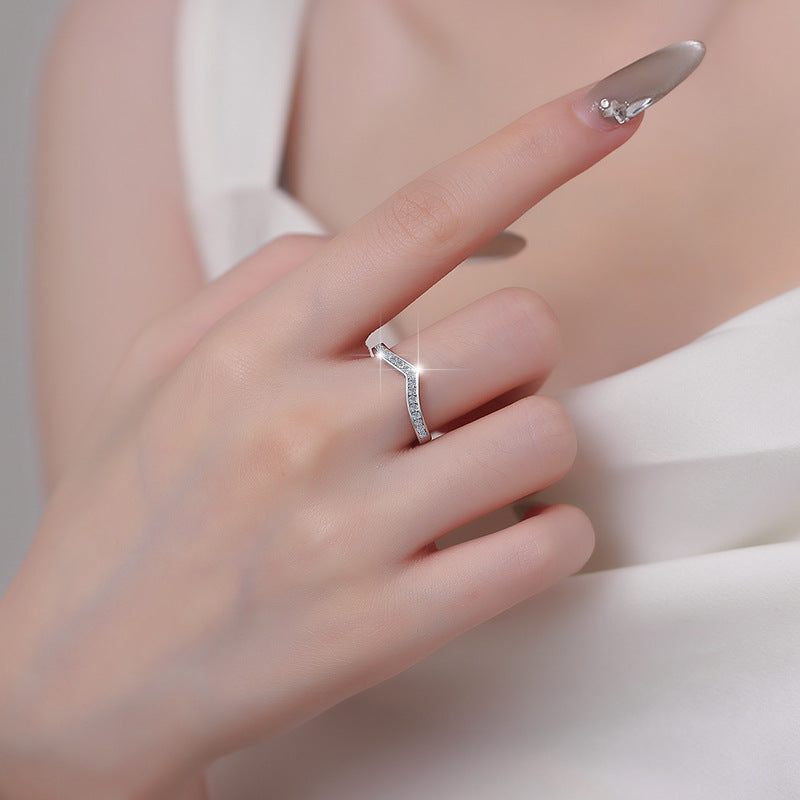 Damen einzigartiger V-förmiger Zirkonia-Ring Shop Nory
