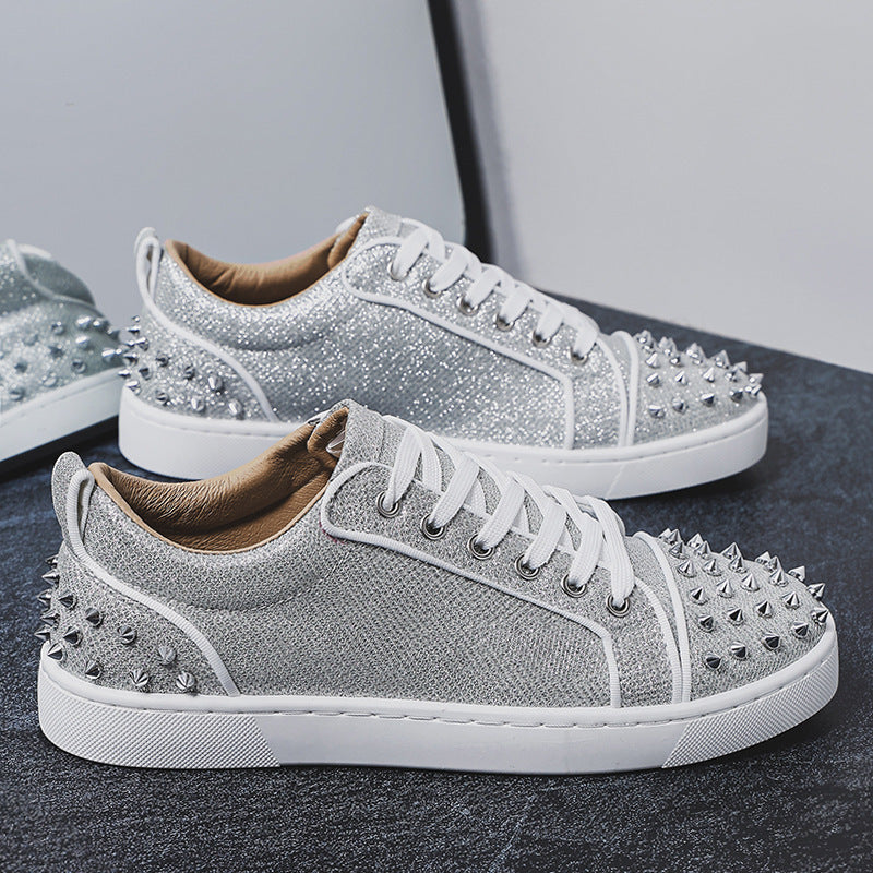Damen glitzernder Low-Top Sneaker mit spitzem Nietenbesatz und gepolstertem Lederfutter Shop Nory