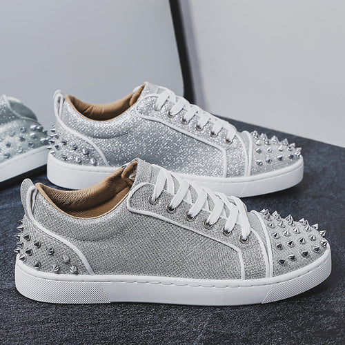 Damen glitzernder Low-Top Sneaker mit spitzem Nietenbesatz und gepolstertem Lederfutter Shop Nory