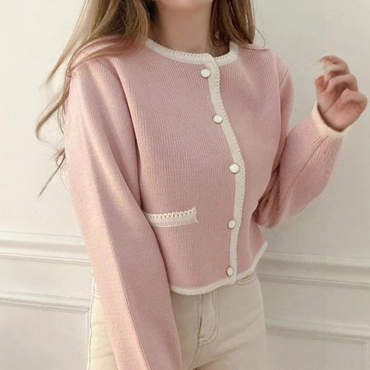 Damen Kurzgeschnittener gerippter Cardigan mit kontrast‑Häkelkante, Zierknopfleiste und Taschenleisten Shop Nory