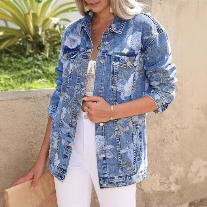 Damen Längere Jeansjacke mit floraler Allover-Print, Brust-Pattentaschen und lässiger Oversize-Passform Shop Nory