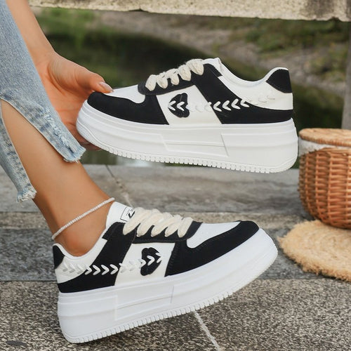 Damen Plateau-Sneaker mit dekorativen Applikationen und dämpfender Sohle