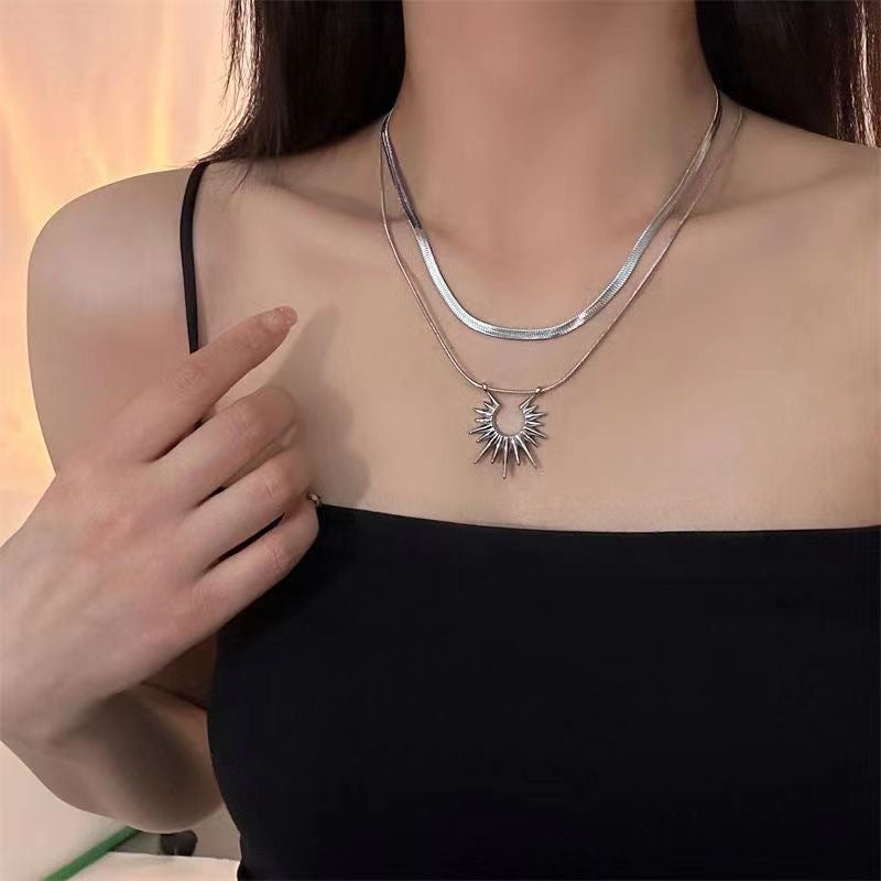 Damen mehrlagige Halskette mit stilvollem Sonnenanhänger Shop Nory