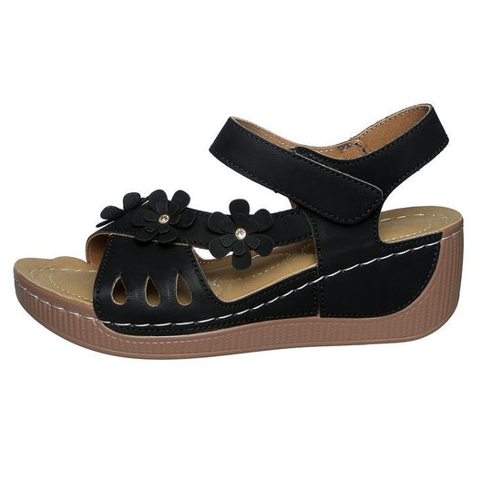 Damen Bequeme Sandalen mit Klettverschluss, gepolstertem Fußbett und Blütenapplikation Shop Nory