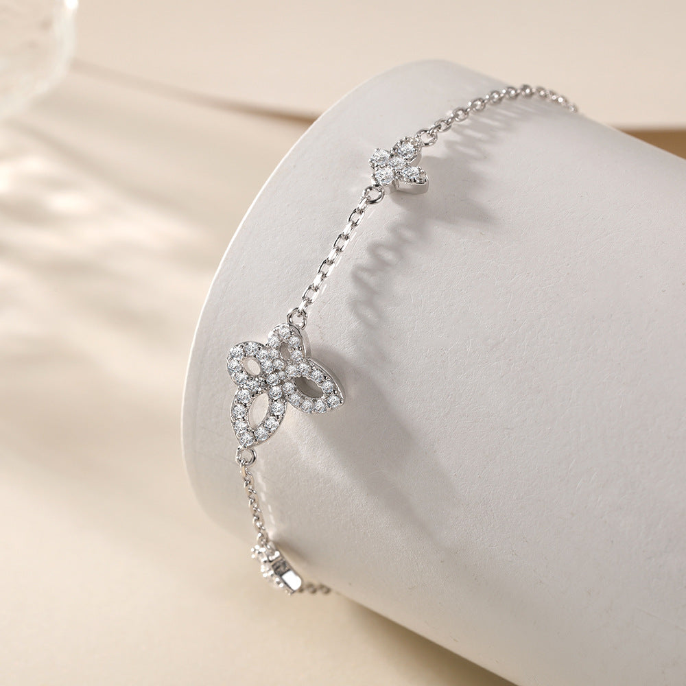 Damenarmband mit verspieltem Blütenmuster und funkelndem Zirkonia-Besatz Shop Nory