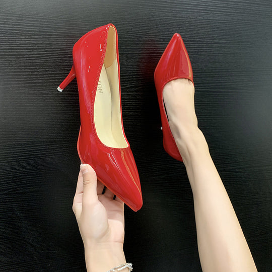 Damen Hochglänzende spitz zulaufende Pumps mit schmalem Stilettoabsatz und gepolstertem Komfortfußbett Shop Nory
