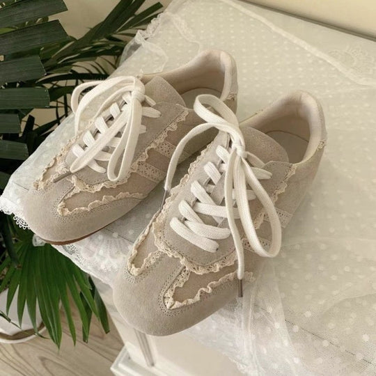 Damen Sneaker mit verspieltem Spitzen-Design und komfortabler Sohle