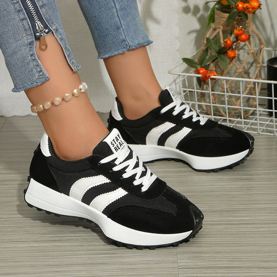 Damen nan retro-inspirierter Sneaker mit Wildleder-Overlays, Nylonoberteil und profilierter Waffelsohle Shop Nory