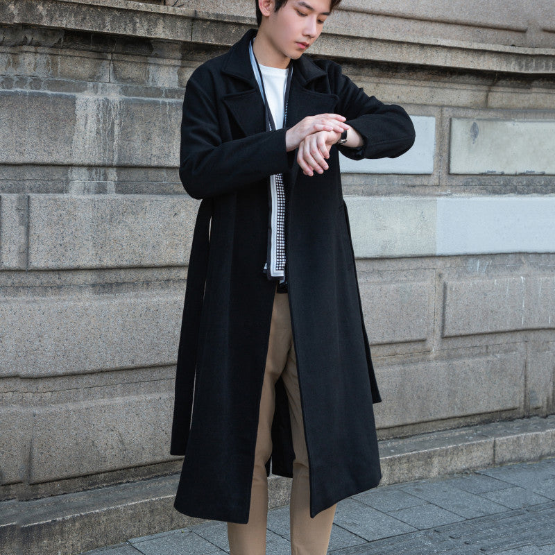 Herren Lang geschnittener Wollmantel im minimalistischen Schnitt mit großzügigem Schalkragen und verdeckter Knopfleiste Shop Nory