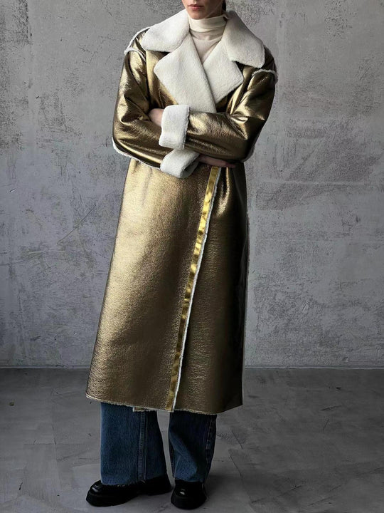 Damen Longline-Mantel aus Metallic‑Material mit Teddyfutter und überschnittener Schulter Shop Nory