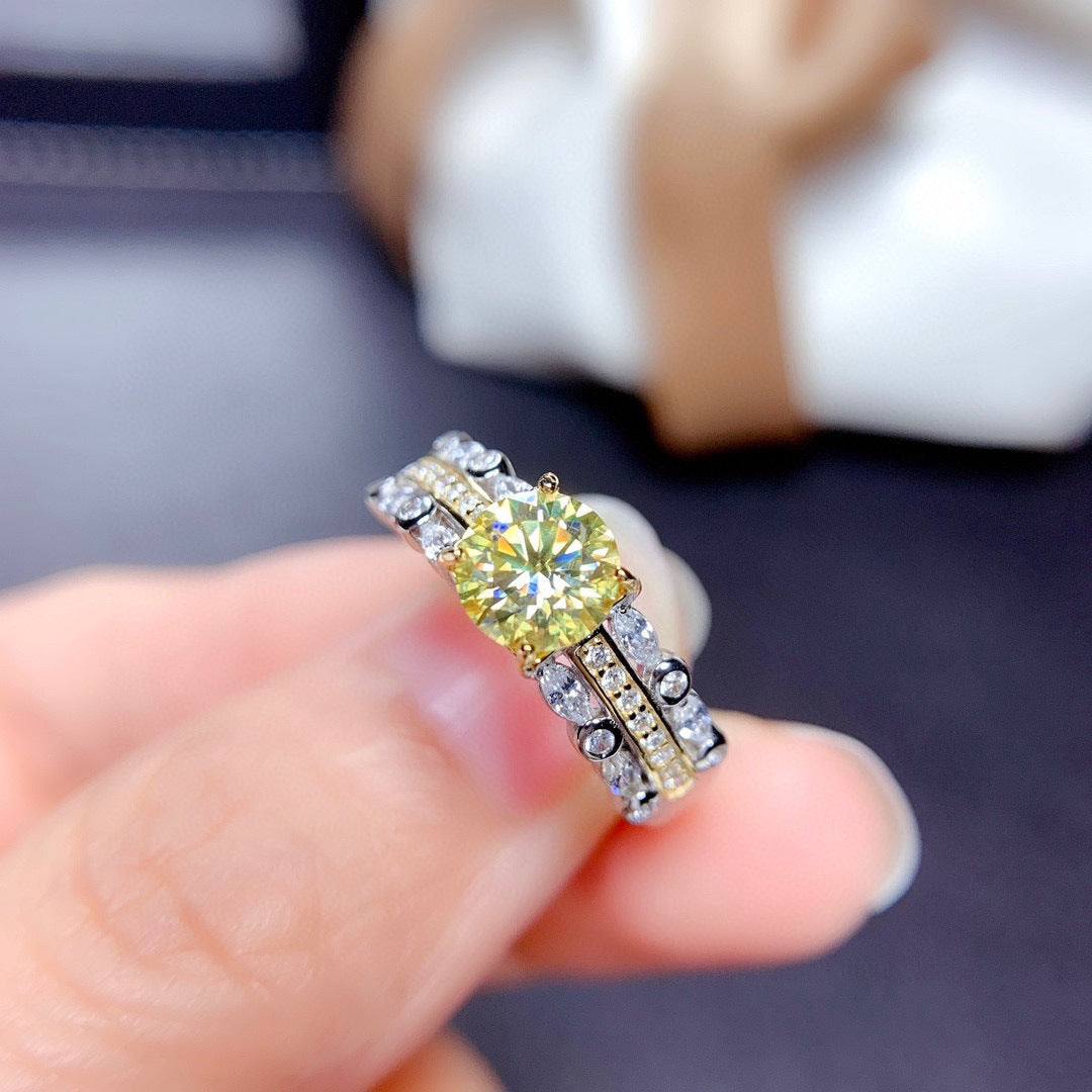 Damenring mit majestätischem, rundem Edelstein und glitzerndem Zirkonia-Besatz Shop Nory