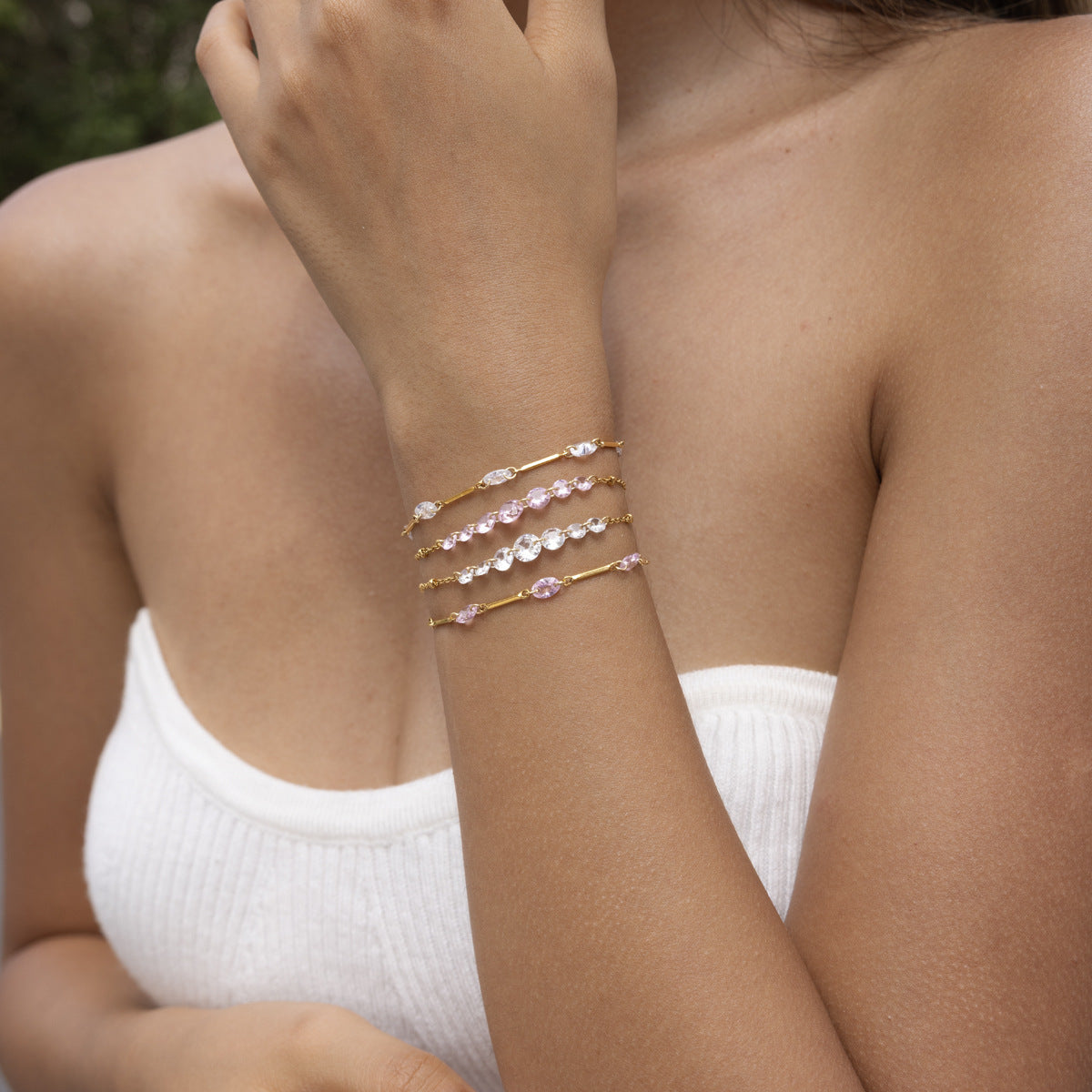 Damen Armband mit funkelnden Kristallen und verstellbarem Verschluss Shop Nory