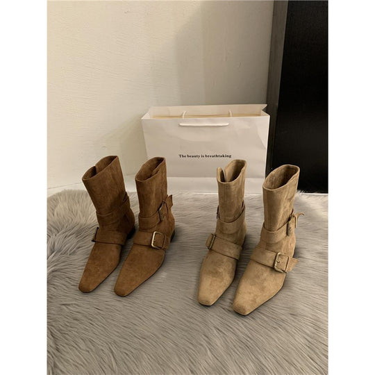 Damen Biker-inspirierte Mid-Boots aus Velourslederoptik mit spitzer Kappe und verstellbaren Gürtelschnallen Shop Nory