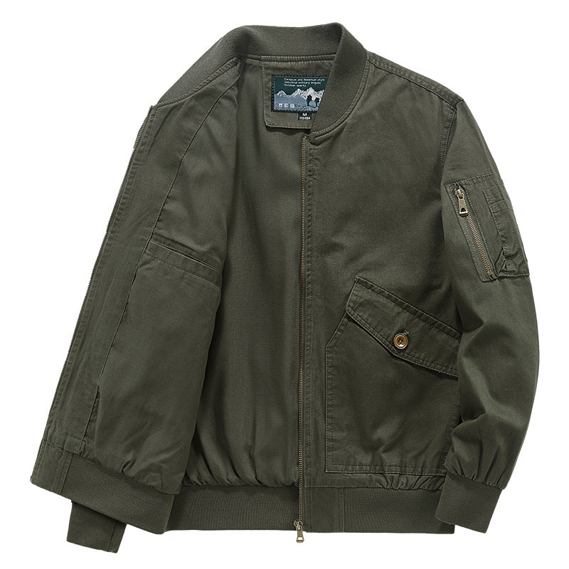 Herren leichter Canvas‑Bomber im Pilotencut mit Zip‑Ärmeltasche und schräg aufgesetzten Pattentaschen Shop Nory