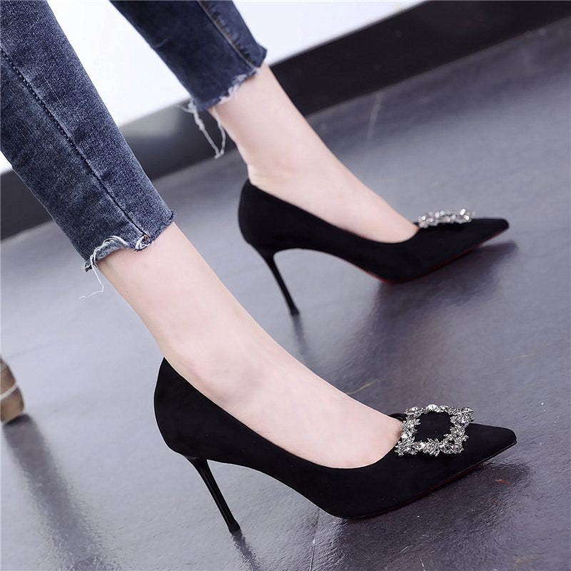 Damen Stiletto-Pumps mit spitzer Zehenpartie und funkelnder Strass-Applikation Shop Nory