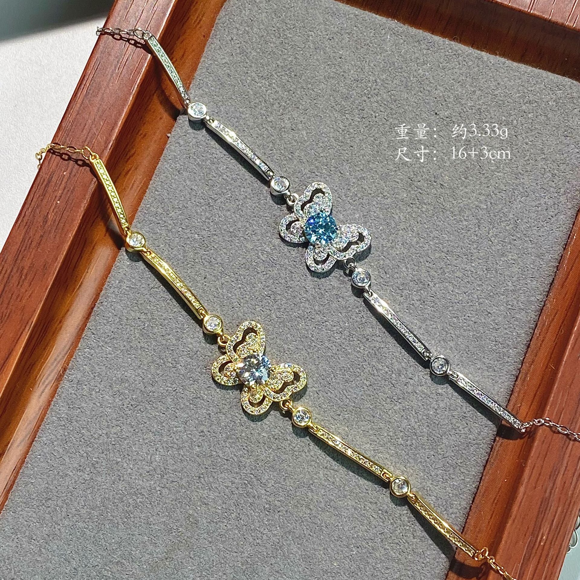 Damen filigranes Armband mit kunstvollem Schmetterlingsanhänger Shop Nory